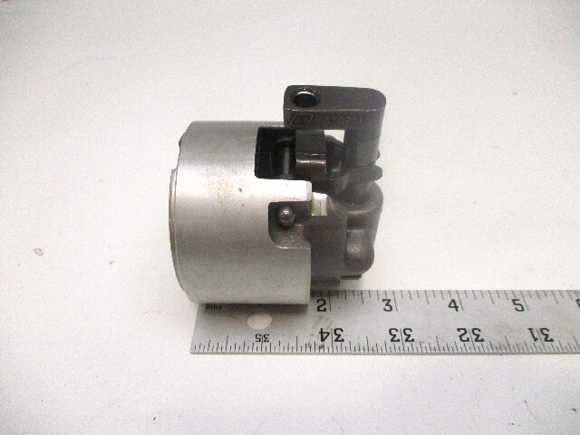 391365 330701 Evinrude Johnson Outboard Gearcase Bearing Housing  Shifter Detent