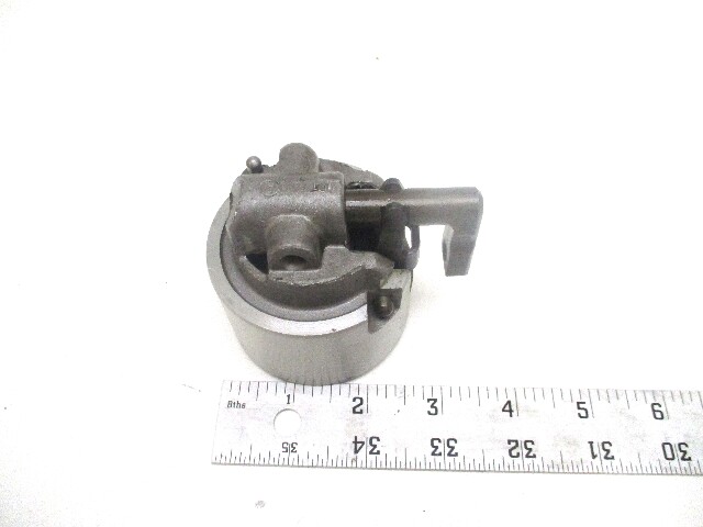 391365 915954 324037 OMC Evinrude Johnson Outboard Bearing Housing, Detent