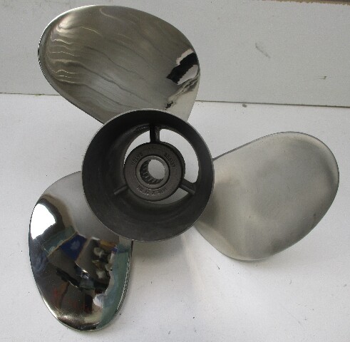 852137-9 14 1/2 x 21 P RH SS Prop Volvo Penta AQ 280/290 Stern Drive Long Hub