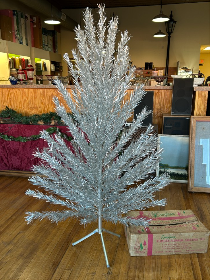 Beautiful Vintage Evergleam 6ft Aluminum Christmas Tree with Box Complete