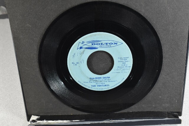 Amazon.com: The Chi-Lites Featuring Eugene Record 45 RPM Hot