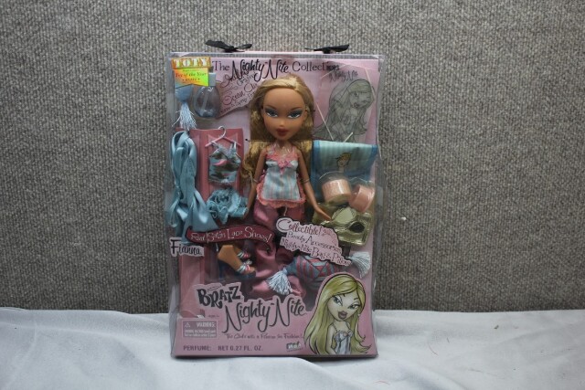 BRATZ Nighty-Nite Collection Fianna Fashion Doll