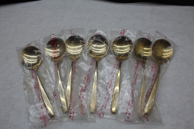 40 Piece Vintage Dirigold Dirilyte Goldware Regal Flatware Set