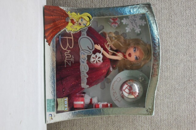 2005 Bratz Winter Ball Beauty Chloe Collectors Edition 277934. NEW IN BOX!