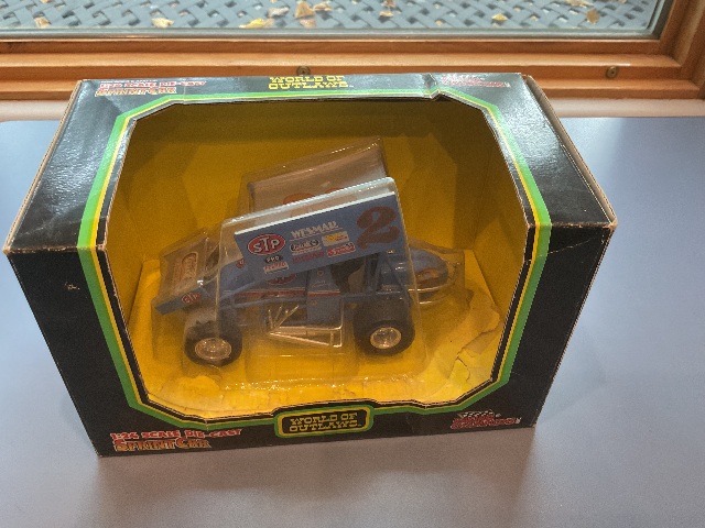Racing Champions Inc. World of Outlaws 1:24 Scale Die Cast Sprint Car