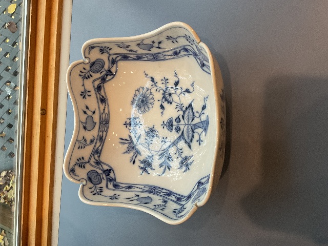 STUNNING Meissen Blue Onion Square Centerpiece Bowl