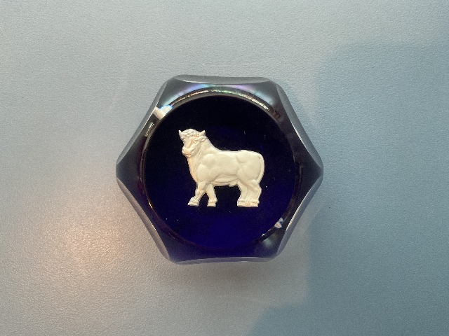 Baccarat Crystal France Taurus the Bull Sulphide Faceted Zodiac Paperweight 2.5&rdquo;W