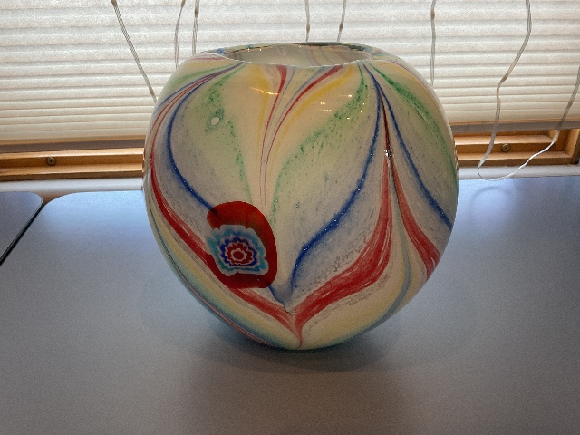 STUNNING Murano Style Art Glass Vase 9&rdquo; H