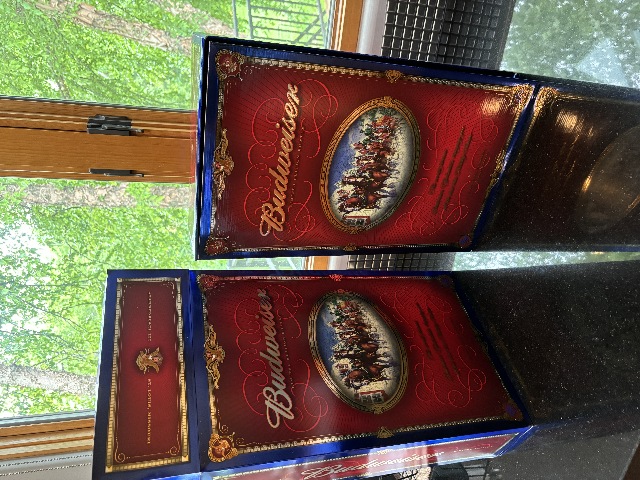 Limited Edition Budweiser 1 Quart Bottle W/4 11 Oz. Beer