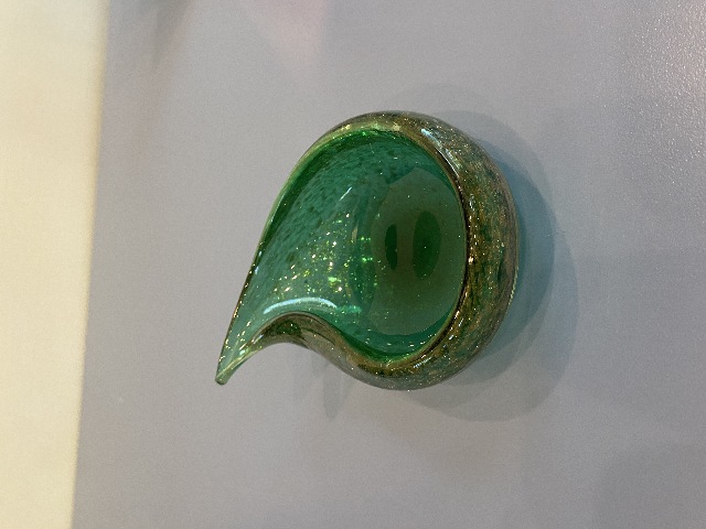 BEAUTIFUL VTG MURANO Green W/Gold Flakes Teardrop Shaped Art