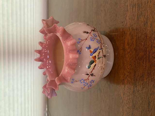BEAUTIFUL VICTORIAN White/Pink HAND PAINTED Birds Art Glass Ruffled Vase 5"H
