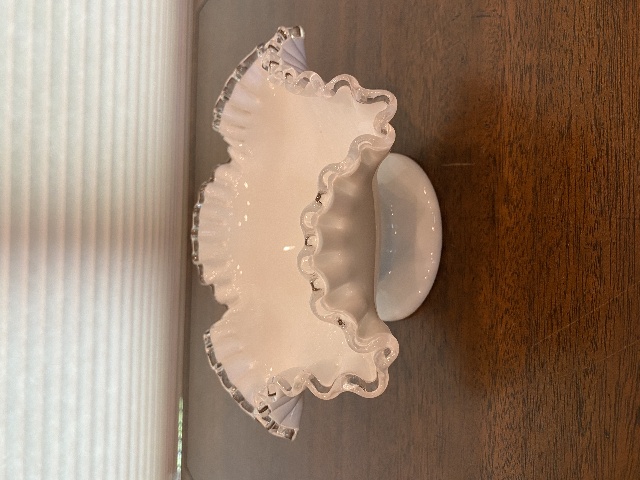 BEAUTIFUL VINTAGE FENTON Milk Glass Silver Crest Ruffled Rim Compote Bowl 8.25"W