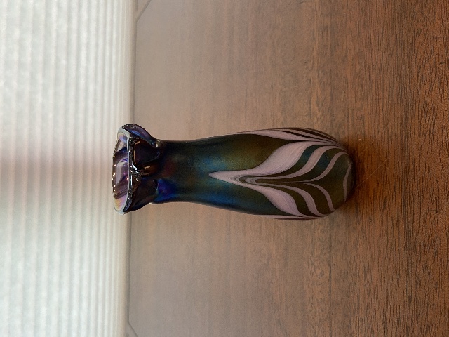 STUNNING RARE VTG TERRY CRIDER Iridescent PULLED FEATHER Bud Vase 6"H SIGNED