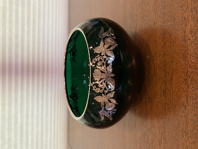 ANTIQUE ART NOUVEAU Emerald Green Floral STERLING OVERLAY Art Glass Bowl 7.25"W