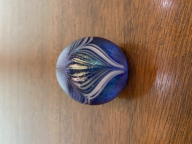 GORGEOUS Blue Iridescent Small PULLED FEATHER Art Glass Paperweight 2"H SIGNED