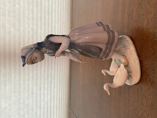 VTG LLADRO ARACELY WITH DUCKS Porcelain Figurine #5202, 10.5"H SPAIN