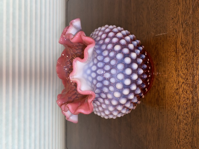 GORGEOUS VTG FENTON Cranberry Opalescent Hobnail Ruffled Art Glass Vase 5"H