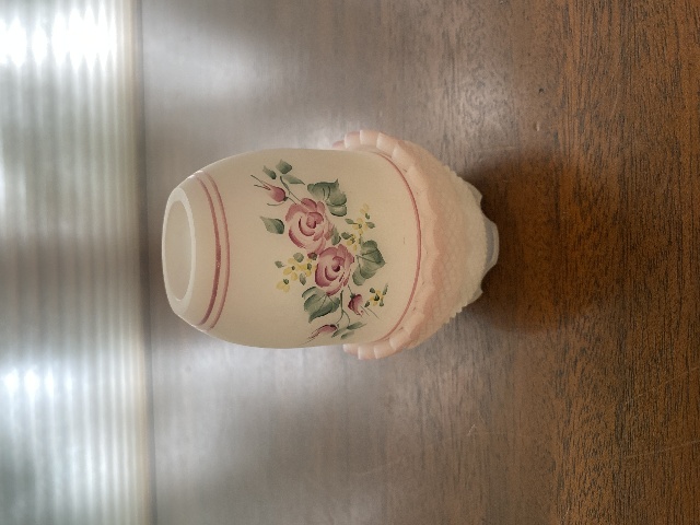 BEAUTIFUL FENTON White Satin ROSE GARDEN Fairy Lamp Candle Holder 4.25" SIGNED