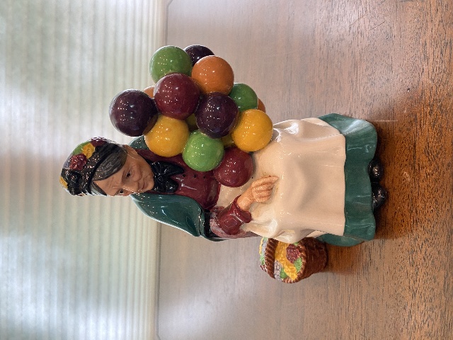 VTG Royal Doulton OLD BALLOON SELLER Porcelain Figurine #HN1315 7.25"H