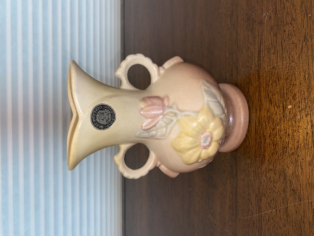 BEAUTIFUL VTG Hull Pottery Yellow MAGNOLIA Floral Art Pottery Vase W/LABEL 6.25"