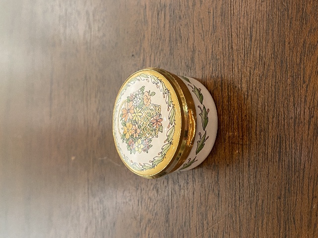 GORGEOUS VTG STAFFORDSHIRE Floral HAND PAINTED Enamel Trinket Box 1"H