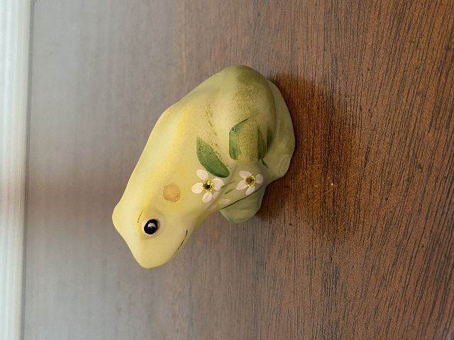 STUNNING VTG FENTON Yellow/Green Floral PAINTED Frog Figurine W/LABEL SIGNED 3"L