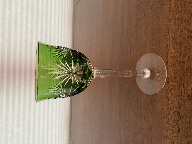 BEAUTIFUL VTG Green Cut To Clear STARBURST PATTERN Wine Glass 7.5"H