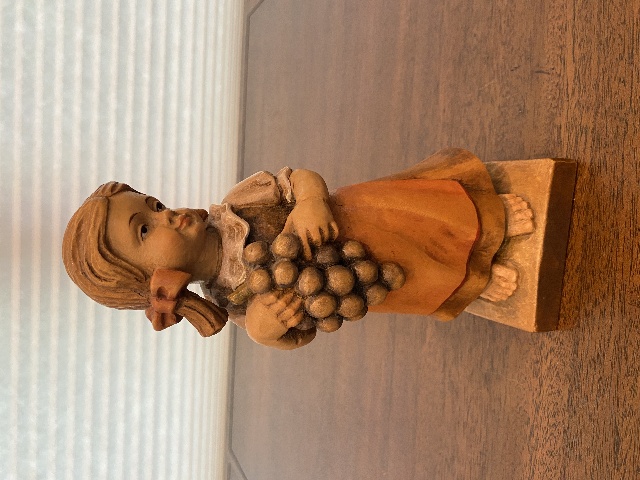 VTG OTCO Little LARGE Girl W/Grapes Wood Carved Figurine 8.5"H MADE IN ITALY