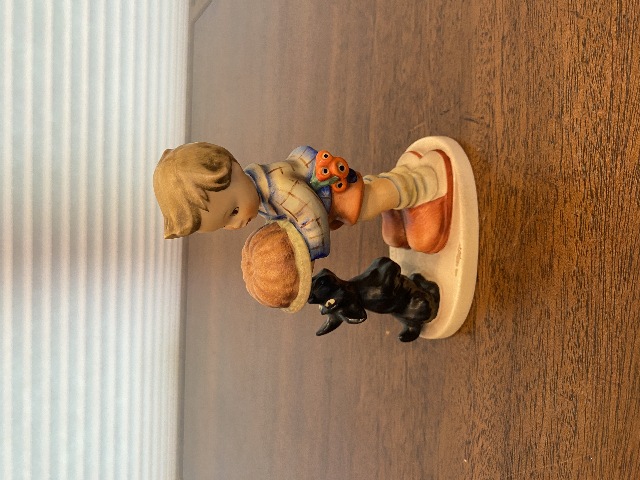 VTG Hummel "BEGGING HIS SHARE" Porcelain Figurine #9, 5.25"H W.GERMANY TMK5