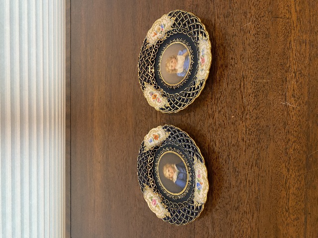ANTIQUE MEISSEN Blue W/Gold Gilt Reticulated Children Portrait Plates 6"W PAIR