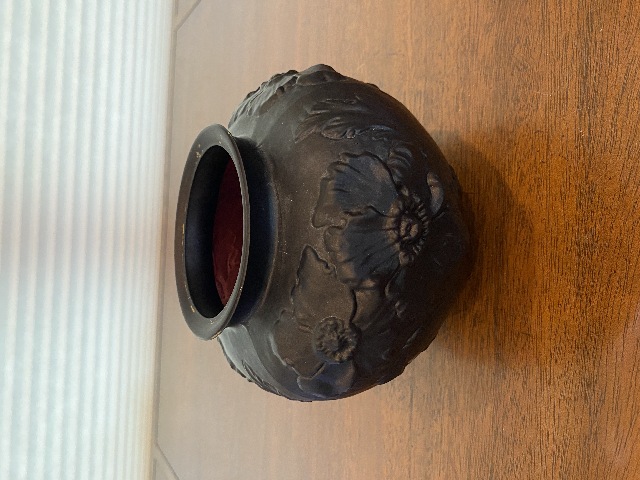 BEAUTIFUL VTG TIFFIN Black Amethyst Satin Art Glass POPPY Vase 5.25"H