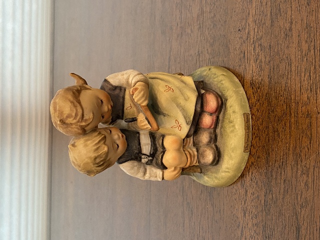 VTG Goebel Hummel THE SMART LITTLE SISTER Figurine #346, 5.5"H, W.GERMANY TMK3