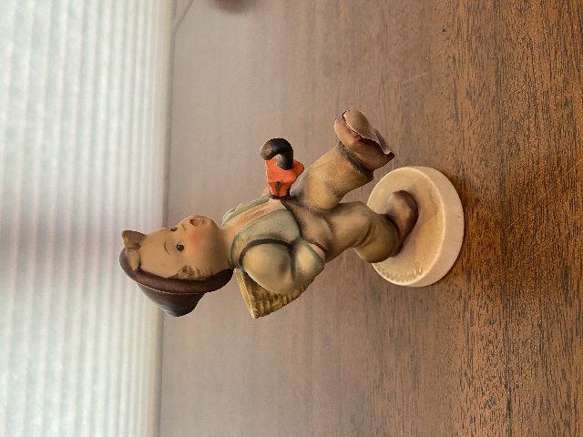 VTG Goebel Hummel HAPPY TRAVELER Figurine #79 5.5"H GERMANY TMK2 FULL BEE