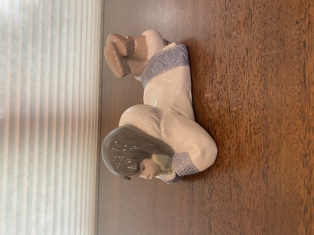 VTG NAO By LLADRO DREAMING On ICE Glossy Porcelain Figurine #1298 7"L