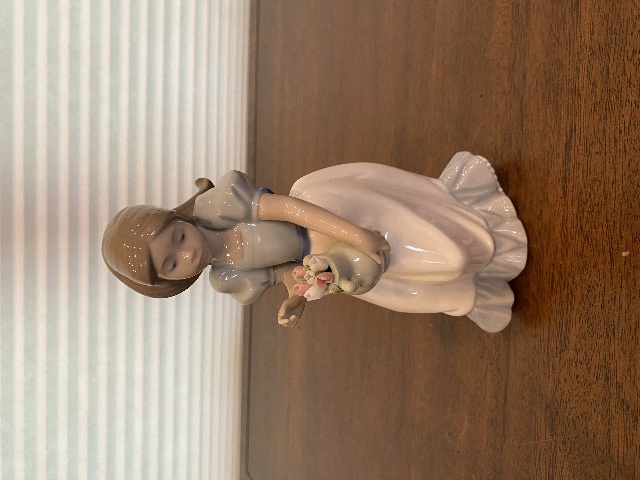 VTG NAO By LLADRO TULIP TIME Glossy Porcelain Figurine 8.25"H SPAIN
