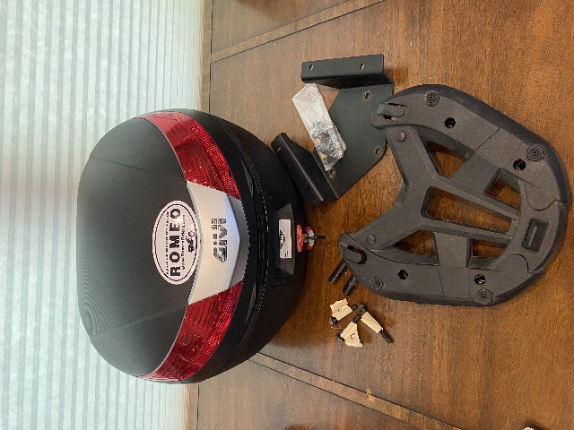 GIVI V40 Monokey Motorcycle Top Case + Bergman Rack To Givi