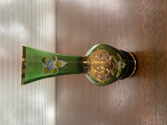 BEAUTIFUL VTG Green & Gold Art Glass Vase W/Enamel Flowers 6 7/8"H