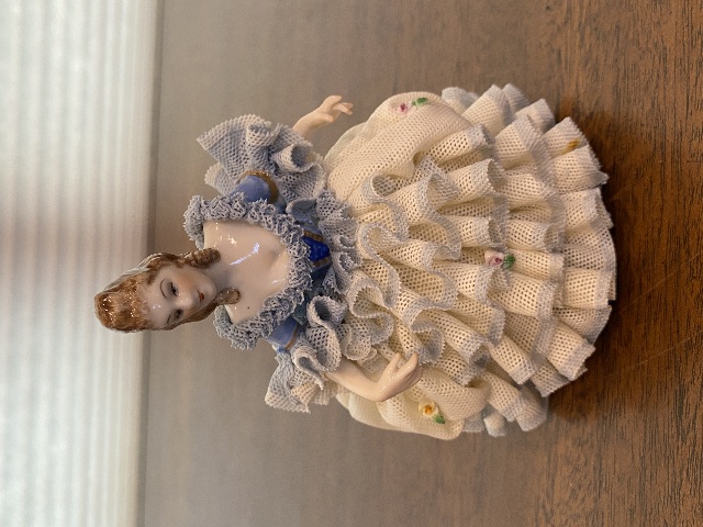 BEAUTIFUL VTG MZ IRELAND DRESDEN Laced Porcelain Elegant Lady Figurine 5.5"H