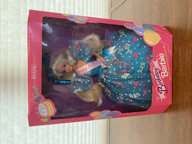 1993 BIRTHDAY BARBIE She's The Prettiest Present Of All Barbie Doll Mattel 11333