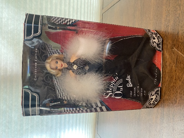 1998 COLLECTOR EDITION STEPPIN OUT Barbie Doll Mattel 21531