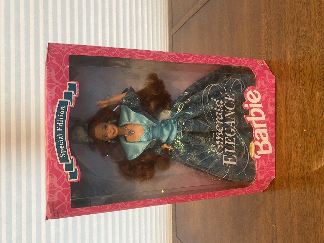 1994 SPECIAL EDITION EMERALD ELEGANCE Barbie Doll Mattel 12322