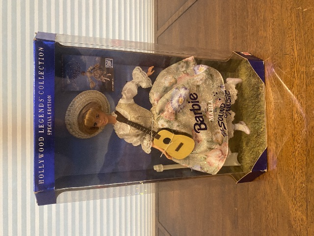 1995 HOLLYWOOD LEGENDS COLLECTION MARIA SOUND OF MUSIC Barbie Doll Mattel 13676