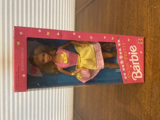 1992 LIMITED EDITION PICNIC PRETTY Barbie Doll Mattel 3808
