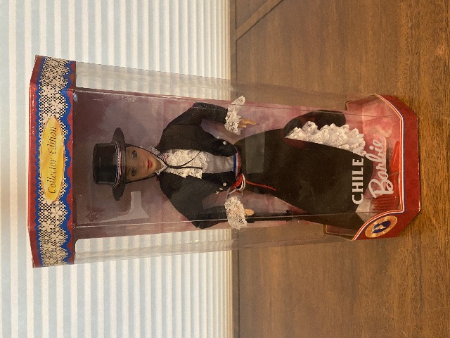 1997 COLLECTOR EDITION DOLLS OF THE WORLD CHILEAN Barbie Doll Mattel 18559