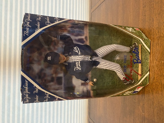 1999 COLLECTOR EDITION  NEW YORK YANKEES Barbie Doll Mattel 23881