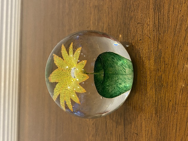 STUNNING VINTAGE Yellow W/Orange Outline Mesh Flower Art Glass Paperweight 2.5"H