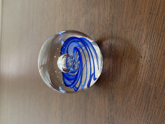 BEAUTIFUL Dynasty Gallery Heirloom Collectibles Blue Swirl Paperweight 2.25"H