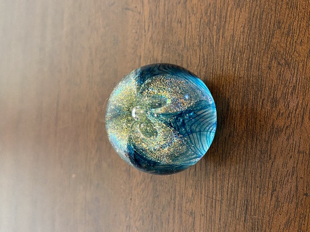 GORGEOUS GES 98' Small Blue Pilled Feather W/Gold Sparkles Paperweight 1.75"H