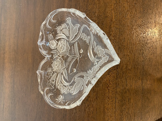 BEAUTIFUL VTG Mikasa Crystal Heart Shaped Bells, Doves, & Roses Dish 10.25"L