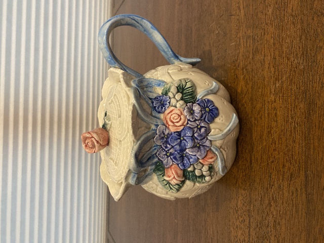 VTG 1993 Fitz & Floyd Ribbons & Flowers 35 Oz Ceramic Lidded Teapot 7.5"L